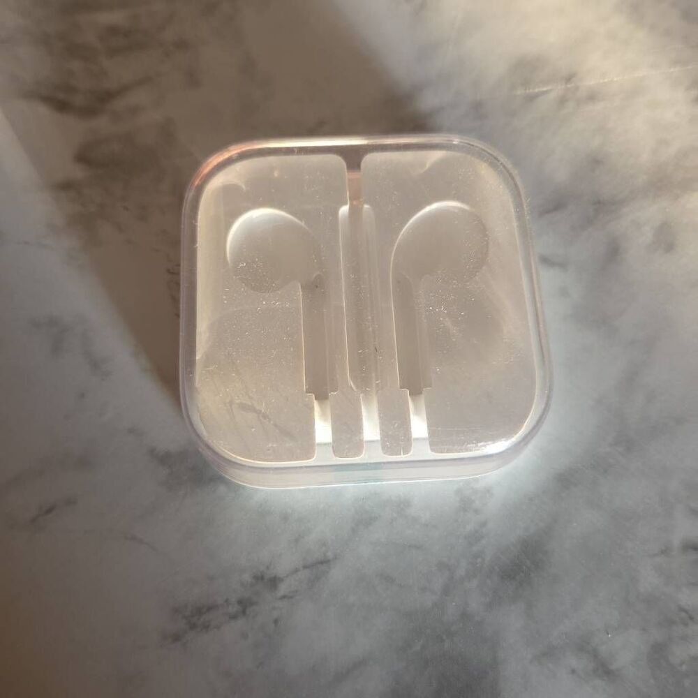 Empty Apple Earphones Case‎